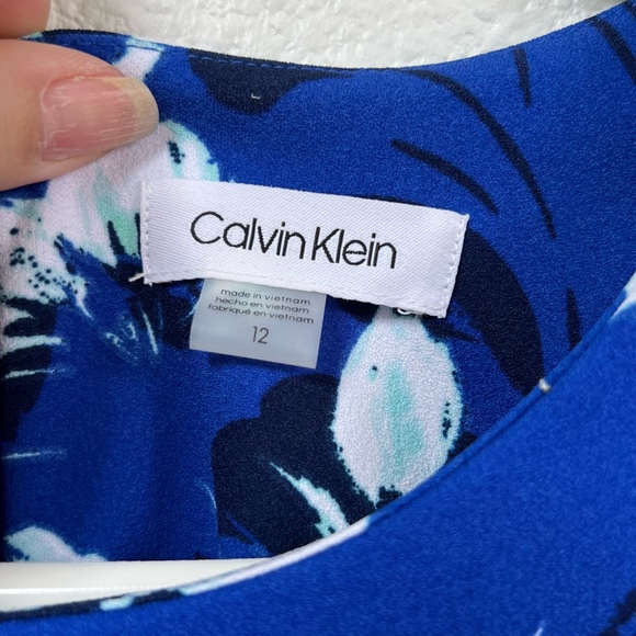 Like new. Calvin Klein dress size 12 - Picture 4 of 5